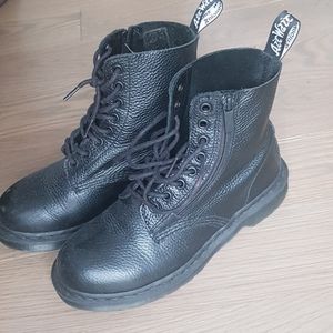 Dr. Martens 1460 8 Eyelet Pascal Boots